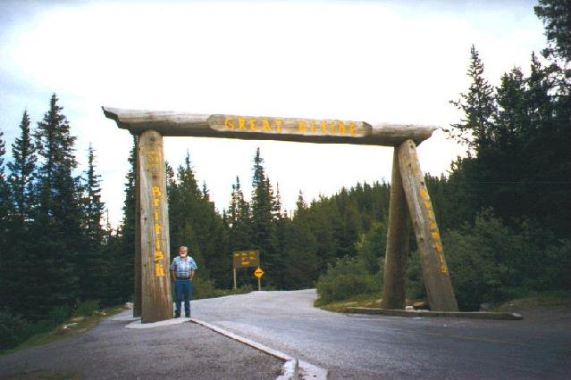  Sign marking boundary between
British Columbia and Alberta 
